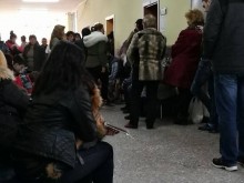 Грипна епидемия в Пловдив? Пациент: Такива опашки не съм виждал!