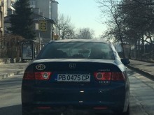 Юмрук по колата, брутални псувни и среден пръст отнесе шофьорка в Пловдив