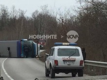 Трима загинали при адска катастрофа между автобус и автомобил! Има много ранени
