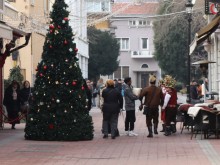 Мургави коледари огласиха центъра на Пловдив