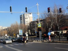 Вижте новия светофар на опасната пешеходна пътека на "Васил Априлов"