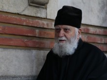 Почина Врачанският митрополит Калиник