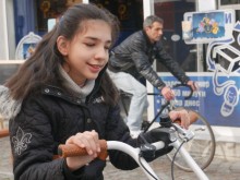 Има шанс 11-годишната Вики да проходи, вижте как можем да помогнем