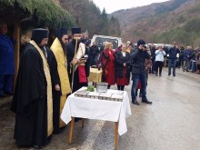 Икони и курбан раздадоха на пътя Смолян-Пловдив