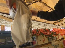 Близо 45% от българите вече не използват найлонови торбички