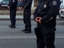 Пиян полицай нахълта на коледен купон и заповяда: Стройте се по красота!