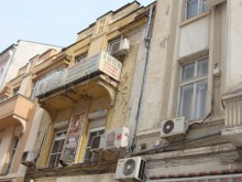 Мазилки падат в центъра на Пловдив