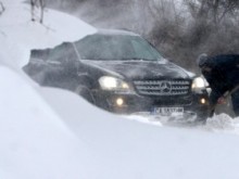 Две коли закъсаха край Пловдив, пожарната не можа да стигне до тях