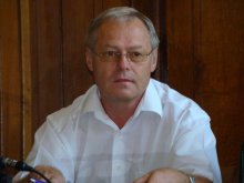 Ударно асфалтират моста на Адата