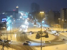 Вижте красивия снежен Пловдив от птичи поглед през нощта