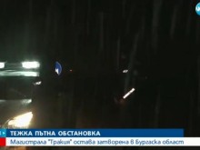 Мощен снеговалеж на магистрала "Тракия" от Зимница до Бургас