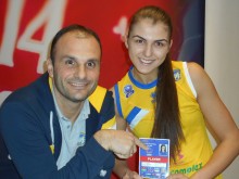 Хубавата Нася най-после се усмихва!