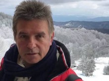Учители се събличат за календар в подкрепа на директора с голите снимки
