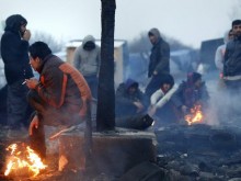 Критична е обстановката с превзетата от мигранти гара в Белград