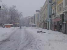 Обилен сняг вали в Пловдив