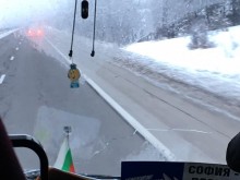 Бургазлия плати от собствения си джоб горивото за автобуса Бургас - София