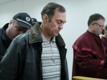 Докараха с белезници Евстатиев в съда