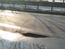 Очевидец: Поне 10 коли днес спукаха гуми в тази коварна дупка в Кючука