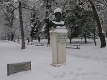 Абсолютна аномалия: В Пловдив люта зима, в Търново - почти пролет!