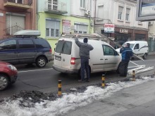 Строителни материали паднаха от тавана на кола в Пловдив, изнервиха обстановката