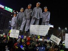 Румънците остават по улиците, искат оставка на правителството