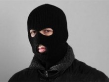 Маскиран заплаши служител на метан станция и открадна пари от оборота