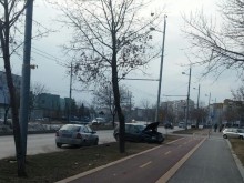 Млад мъж е в болница, след като самокатастрофира на Околовръстното в "Тракия"