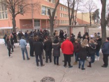 След родителски натиск директорка подаде оставка
