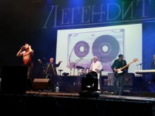 Супергрупата "Легендите" с наложен запор