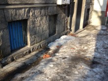 Пловдивчанин: Керемиди и мазилки падат, собствениците нехаят