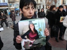 Майката на загиналата на пешеходна пътека Лора осъди застраховател за 140 000 лв.