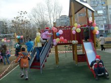 Официално откриха специализираната детска площадка в “Източен”