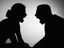 Баща на 5 деца погна жената и тъщата: К**ви, мастии!