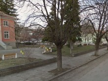 Отвлякоха момиче от пейка в парк