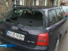 Вандали помляха 20 автомобила с прътове