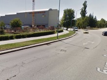 Двама смляха от бой с юмруци в лицето шофьор в Пловдив, отнел им предимството