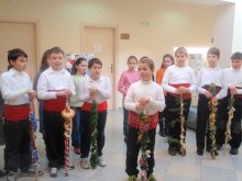 Коледари посетиха кметството на "Южен"