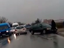 Първо в Plovdiv24.bg: Катастрофа затапи Околовръстното на Пловдив!