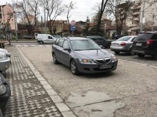 Наглец запуши паркинга на кметството в "Южен" в час пик