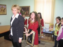 Коледари посетиха кметството на район "Централен"