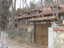 Без вина виновен! Варненско семейство е обречено да стои без ток