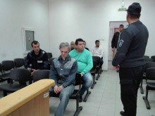 Адвокатът на клошаря, обвинен за палежа на тютюневите складове, се разболя