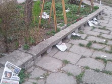 Читател: Предлагам на вашето внимание боклука, който генерират изборите