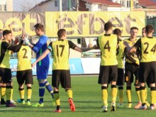 Само ден почивка за "канарите" след фиаското на Герена