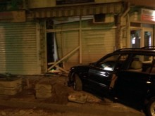 БМВ се вряза в магазин на метри от училище в Пловдив!