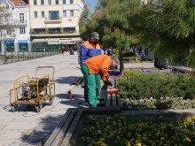 Оправиха пейките до Пощата
