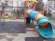 Огромна част от детските площадки у нас са опасни