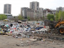 След бутането на незаконните гаражи: Крайно нелицеприятна гледка в "Арман махала"