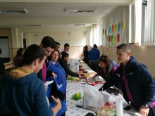 В Строителния техникум в Пловдив: Ученици в помощ на съученици