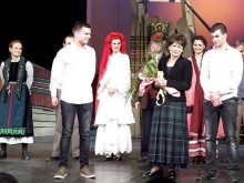 Ученици от Руската в Пловдив просълзиха класната си с безкрайно мил жест